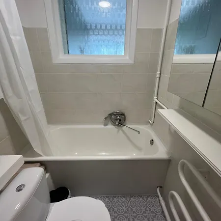 Lina With Balcony 아파트