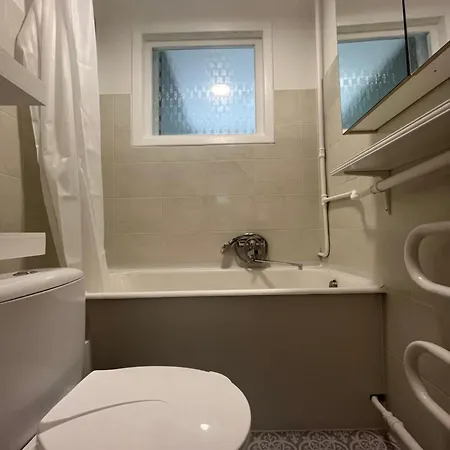 Lina With Balcony 아파트 *