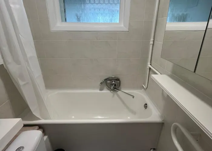 Lina With Balcony شقة